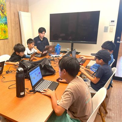 みんなで和気あいあいと授業を受ける様子