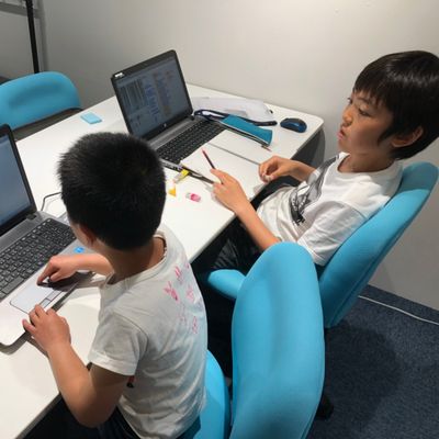 仲間と話しながらチームで作品づくり！