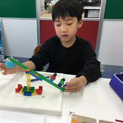 Crefus上大岡校。京浜急行・横浜市営地下鉄 上大岡から鎌倉街道を横浜方面へ徒歩4分。