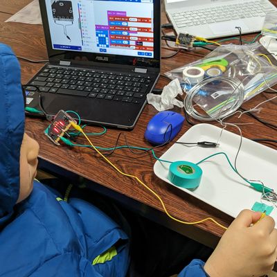 マイクロビットのイライラ棒に挑戦中