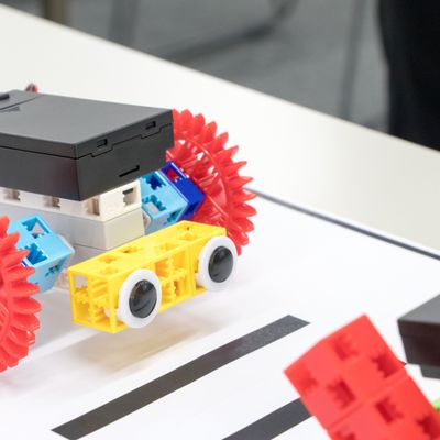 カリキュラム例には「ロボットずもう」も。大盛り上がり！