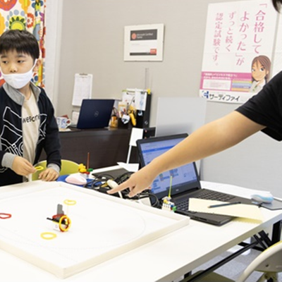 toio™(トイオ)プログラミングで輪投げゲーム開催