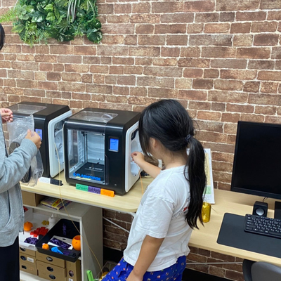 教室の３Dプリンターは自由に使ってものづくりができます。