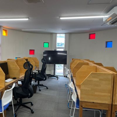 仕切りがあり集中しやすくなりました。