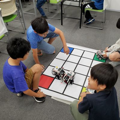ロボットを何度もコースで動かしていきます