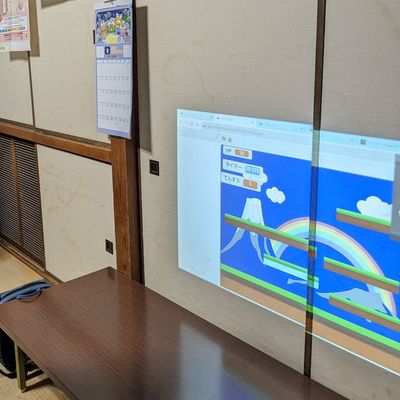 プレゼン発表する小1男子