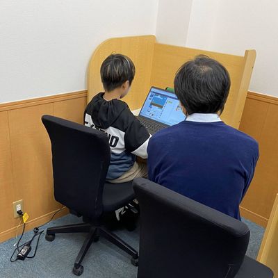 自律学習が基本ですが、いつでも助け舟は出します！
