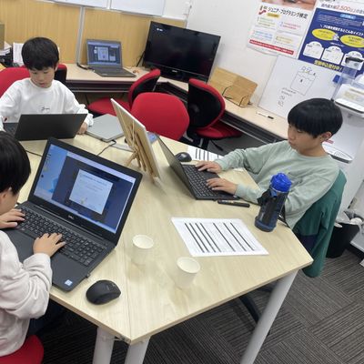 テーブルを囲んだ授業