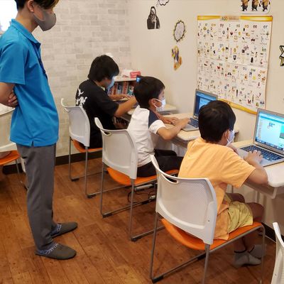 集中してプログラミングに取り組んでいます