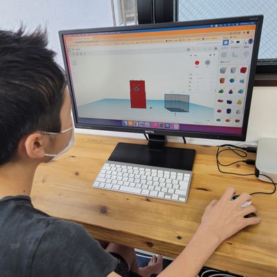 プログラミングの他に、3Dデザインにも触れて貰っています