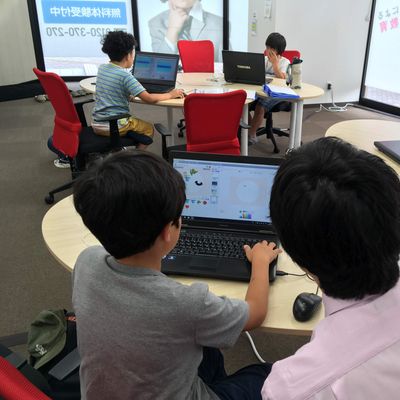 いつでも先生が教えてくれるからプログラミング未経験でも安心