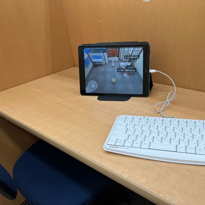 タブレットを使用しタイピングも学べます。