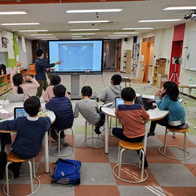 皆で活発な意見を出し合います