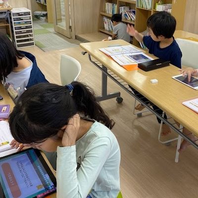テキストを通して考えている様子
