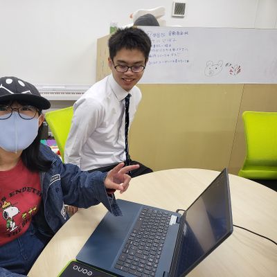 先生～！！こんにちわ！といつもニコニコ笑顔です(*^^*)