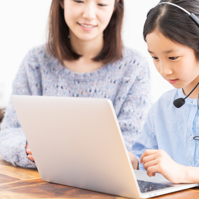 プログラミングコースのほか、英語コースでは、スピーキングに重点を置いた、使える英語を身につける各クラスをご用意しています。