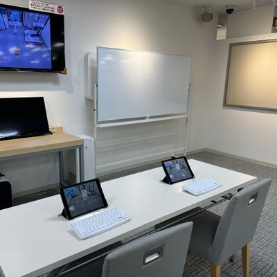 広々とした教室で楽しみながら本格的なプログラミングを習得できます