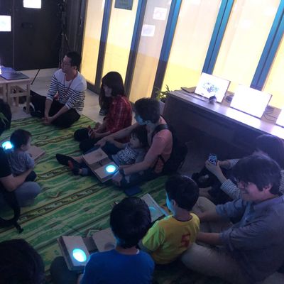 子ども達が制作した光る絵本展
