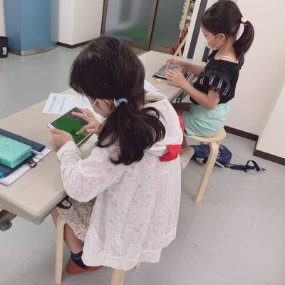 ロボット教室に比べ女の子の比率が高いことも特徴の１つ。