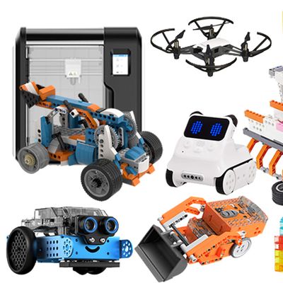「楽しく、飽きずに、学ぶ」がテーマ。たくさんのロボットに、ドローンや3Dプリンターへのプログラミング授業も。