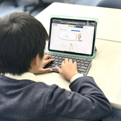 レッスンにタイピング練習が組み込まれているので自然に上達します。