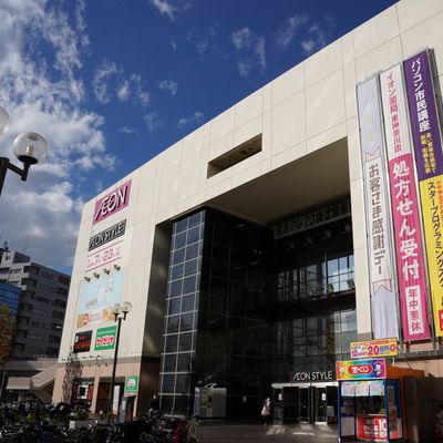 東神奈川駅西口徒歩3分 歩道橋直結で通学に便利です。