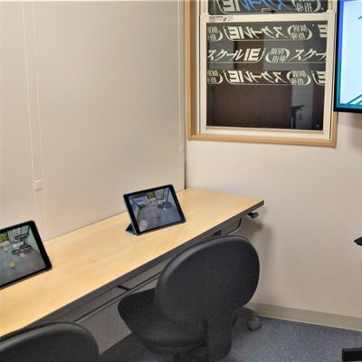 教室内にあるモニターで授業内容を表示しています