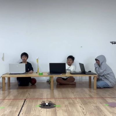 ドローン飛ばし中。