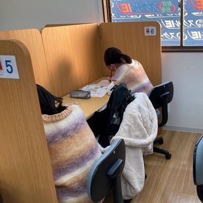 定期テストや実力テスト前には自習にも通っています。