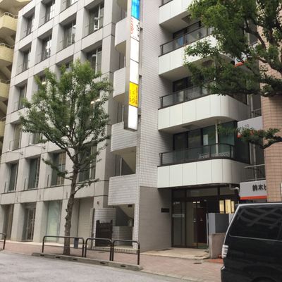 Crefusお茶の水校。JR中央本線 御茶ノ水駅御茶ノ水橋口から徒歩5分。