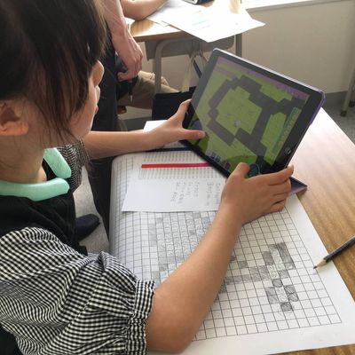女の子も熱心にプログラム作成！