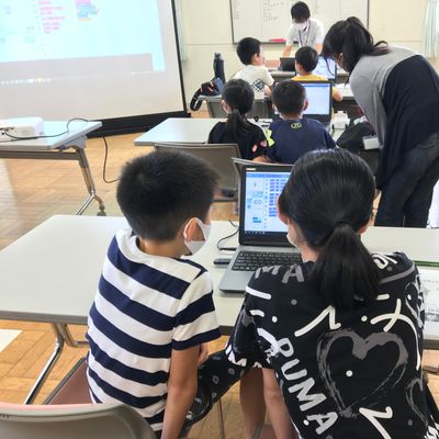 出張授業の様子です♪たくさんの子が参加してくれています。