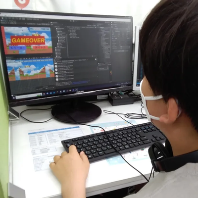 小学生～高校生まで本格的なプログラミングを学ぶことができます。