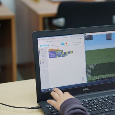 子供達に大人気のマインクラフトの世界とプログラミングがドッキング！