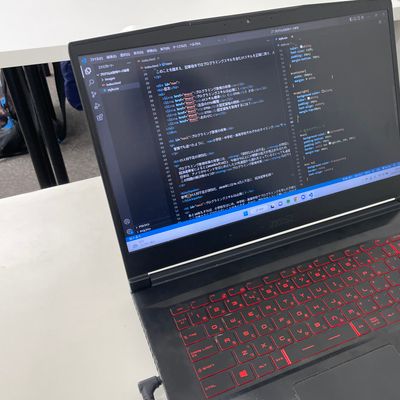 特級コースでは、生徒さんには自分のPCを用意してもらい、プロのエンジニアと同じ開発環境をインストールして学んでもらいます！