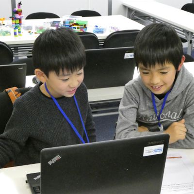 今日作ったゲームを自慢し合い