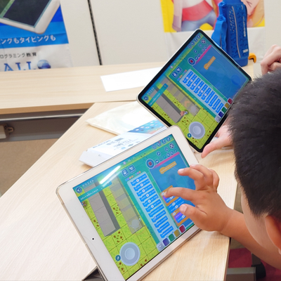 その子に合わせたレッスンでコーチと一緒に楽しく学びます