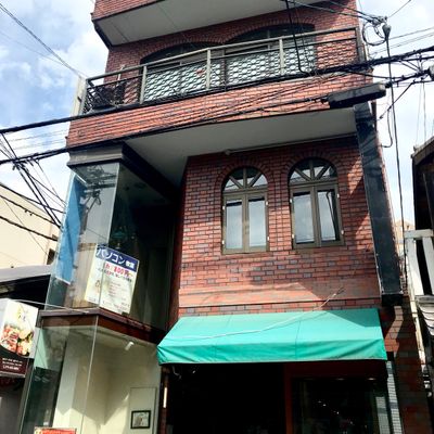 駅から1分の好立地です！当教室は、2階になります。