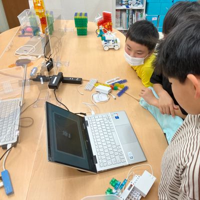 他の作品の動きを動画で見て研究、自分の制作にどう活かせるだろう？【2023年11月撮影】