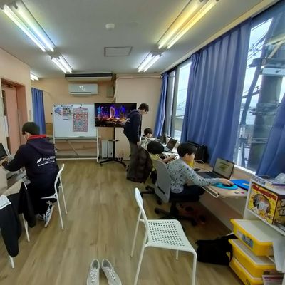 城陽寺田駅前校、好評のマイクラ授業。年長からも受講可。