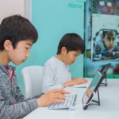 これから必須である、タイピングレッスンも実施中。大切なホームポジションを覚えていただき、タイピングのスコアも出ますので、楽しく競い合いながら成長していきます。