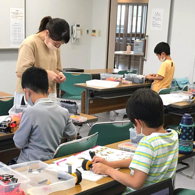 大野城教室(ロボットレッスン)の様子で、日曜日の午後13:00すぎから行います。