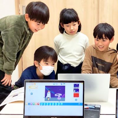 小人数のグループレッスンで学びあいを大切にしています。