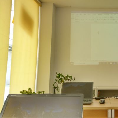 パソコン授業時のスクール内の様子です