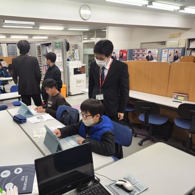 4回目のプレゼンに向けてテーマを作成する3回目の授業。