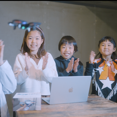 授業風景_夢中になれる瞬間がここに。飛ばして、考えて、また飛ばす！