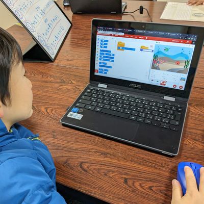 テーマ学習に取り組む様子