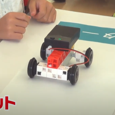 モーターやギヤを使って36種類の仕組みを利用したロボットを組み立てます