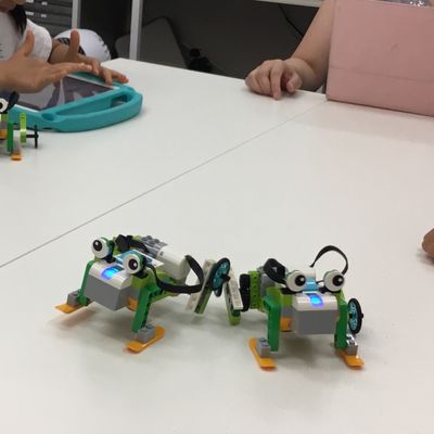 作ったロボットでお友達と競争だ！