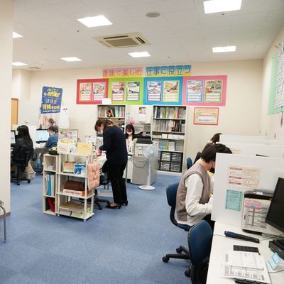 姉妹教室「パソコン市民講座」ではパソコンスキルも習得できます。